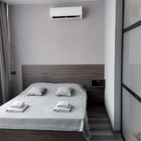 Board Apartment *